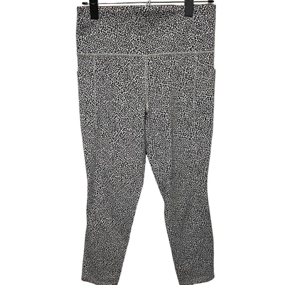 Athleta Salutation Stash II Textured Tight w/ pockets